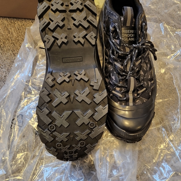 Burberry men's sneakers - Picture 2 of 3